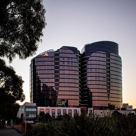 Melbourne Marriott Hotel Docklands Dış mekan fotoğraf The Marriott Melbourne Docklands