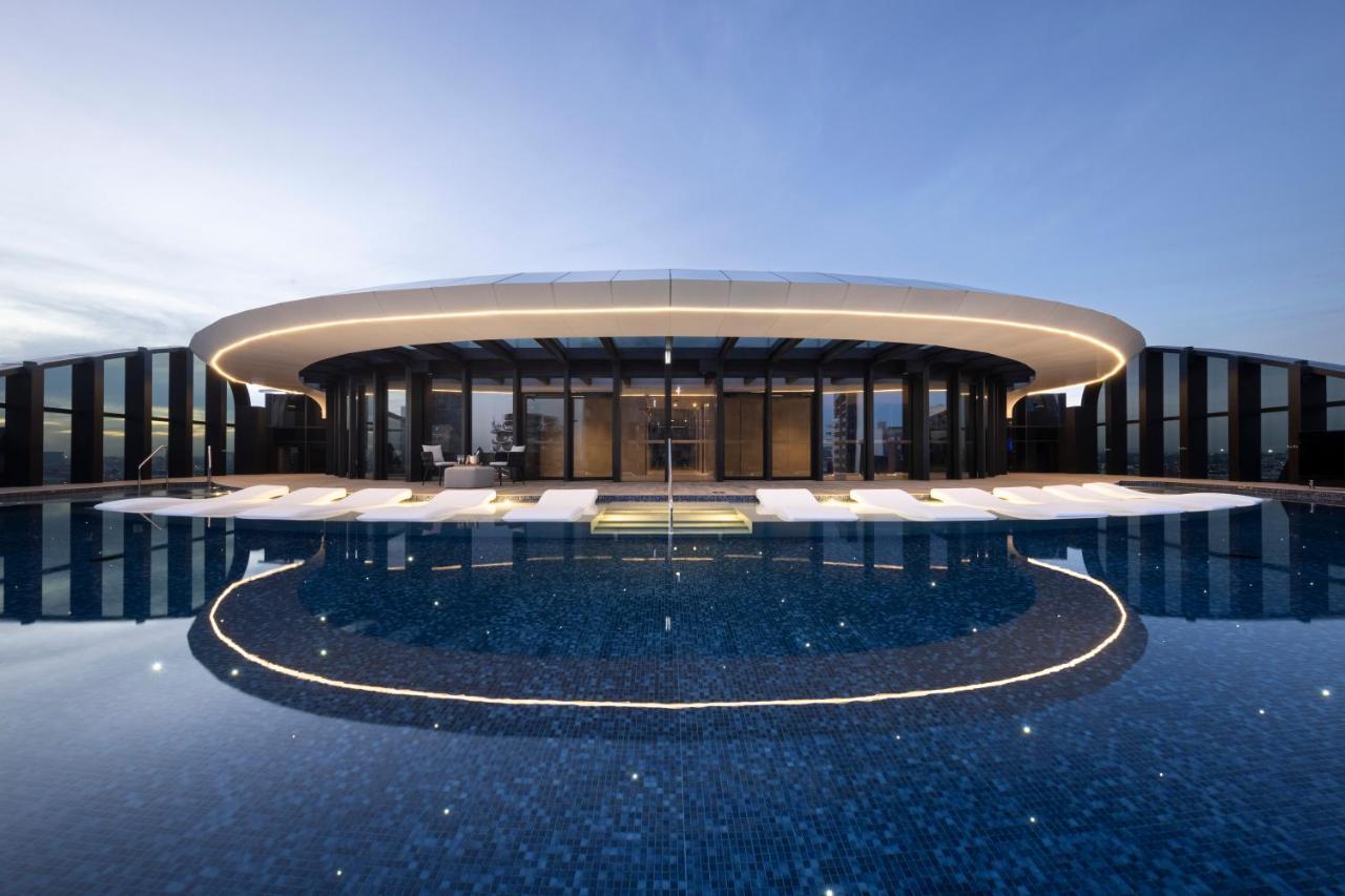 Melbourne Marriott Hotel Docklands Dış mekan fotoğraf The Sky Pool at One Blackfriars
