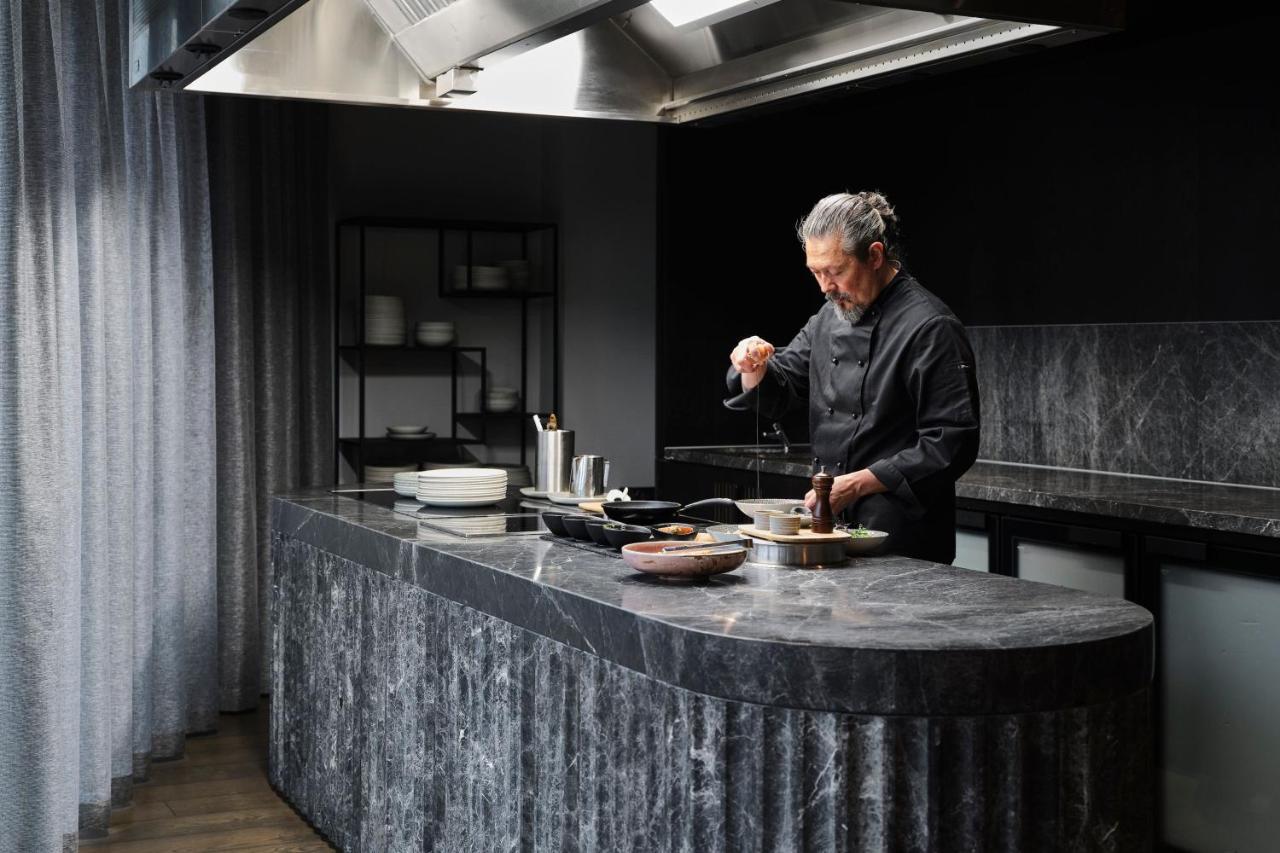 Melbourne Marriott Hotel Docklands Dış mekan fotoğraf Chef Nobu Matsuhisa