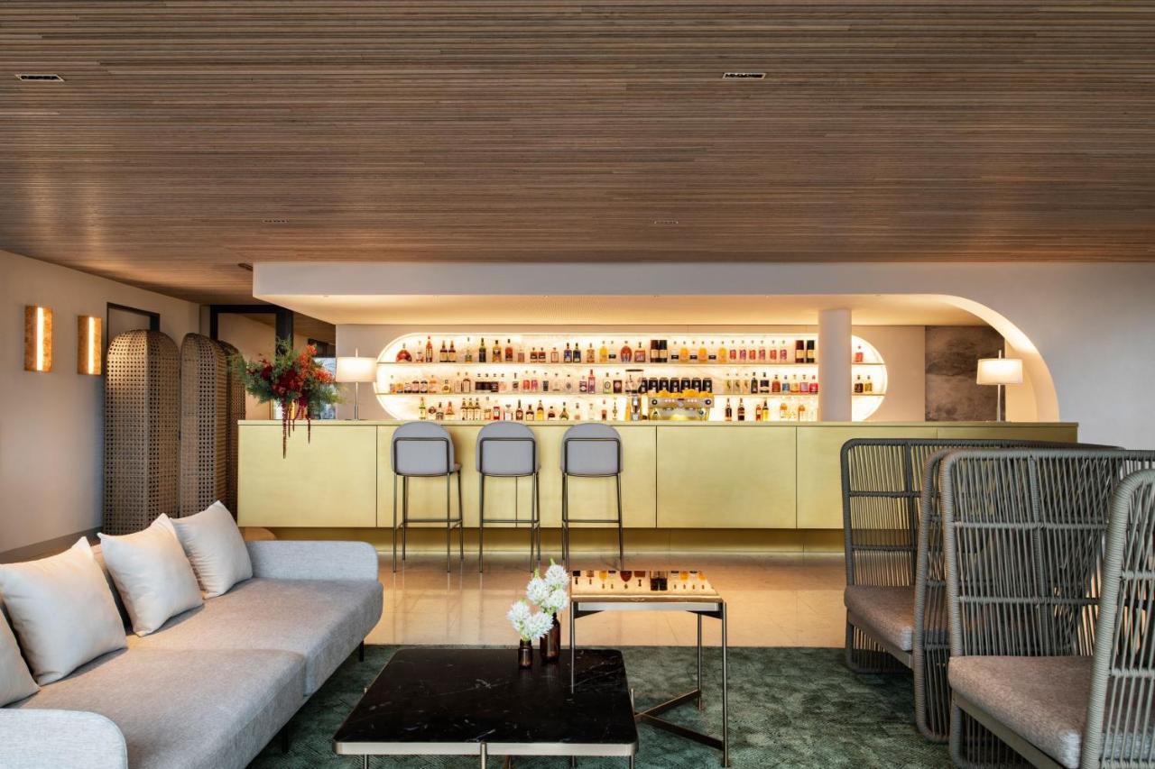 Melbourne Marriott Hotel Docklands Dış mekan fotoğraf The bar at the 19th floor