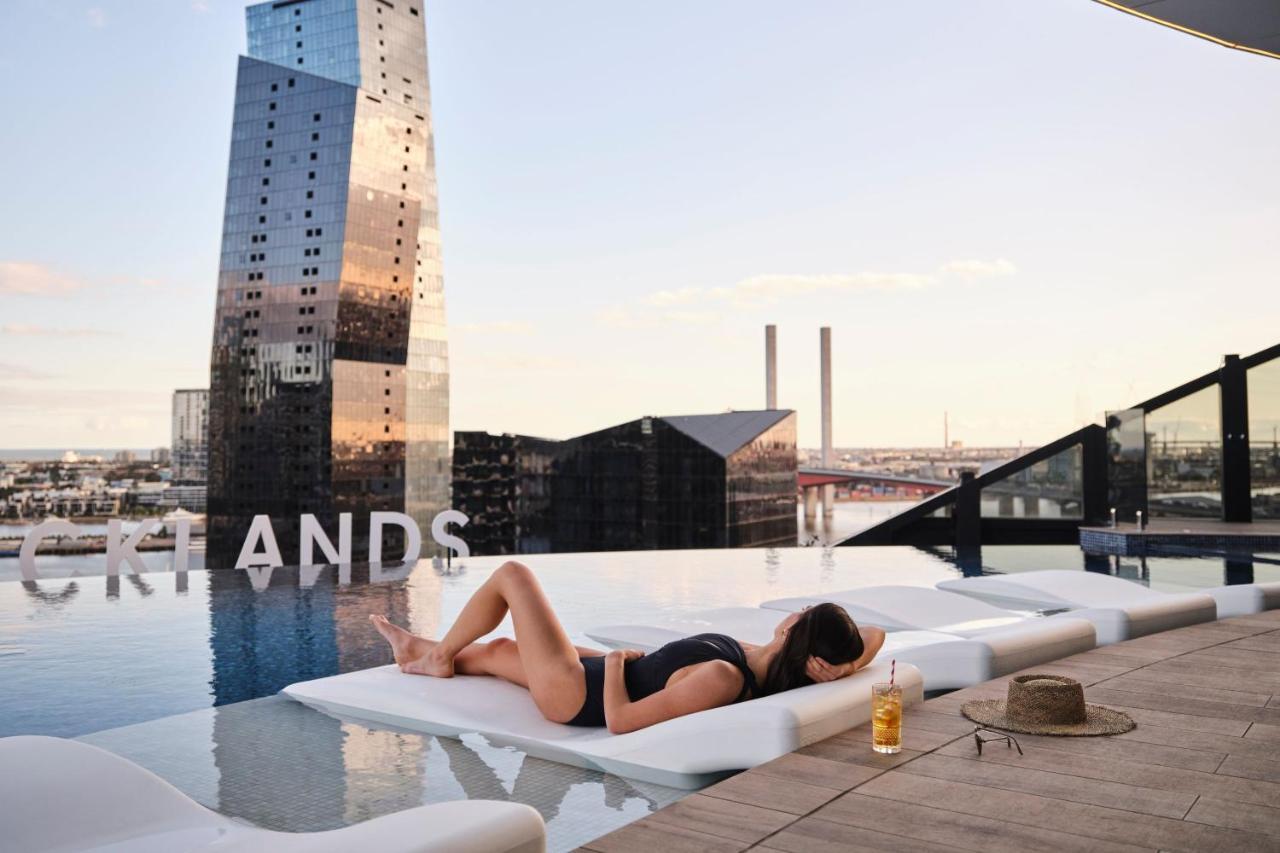 Melbourne Marriott Hotel Docklands Dış mekan fotoğraf The rooftop pool at the Standard East Village