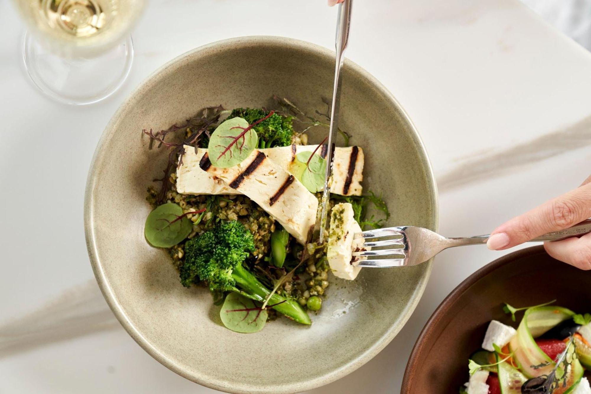 Melbourne Marriott Hotel Docklands Dış mekan fotoğraf A salad with quinoa