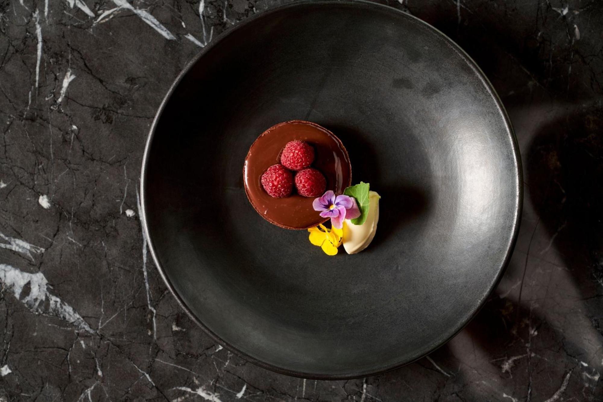 Melbourne Marriott Hotel Docklands Dış mekan fotoğraf A chocolate dessert