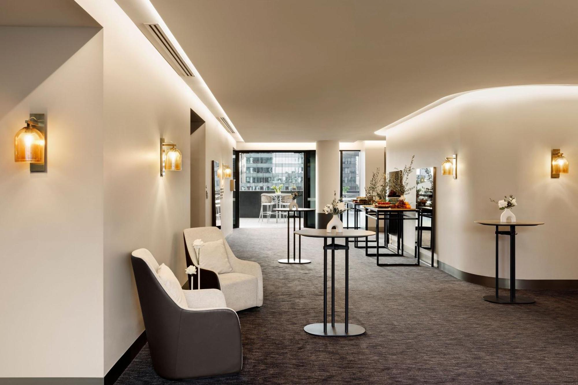 Melbourne Marriott Hotel Docklands Dış mekan fotoğraf The Club at Frankfurt Airport
