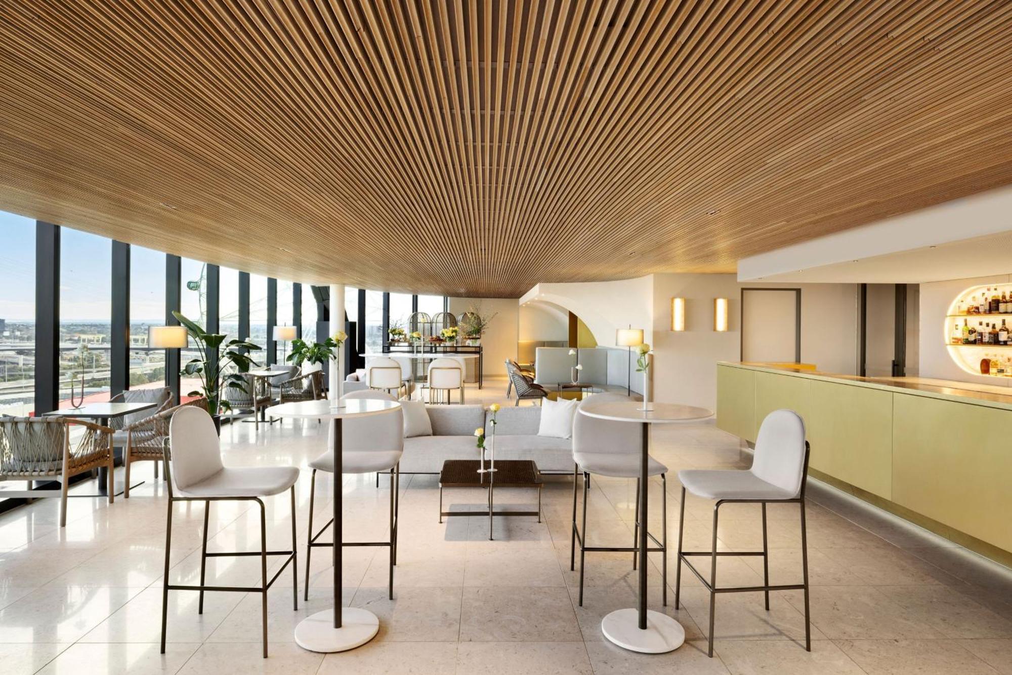 Melbourne Marriott Hotel Docklands Dış mekan fotoğraf Club Lounge at the airport